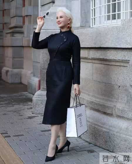 跟着“上海奶奶”学穿搭！白发不染、穿衣简单，个个美得优雅得体