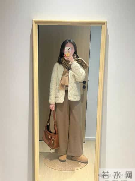 这才是中年女人该有的秋冬打扮：外套+阔腿裤半裙，优雅舒适时髦