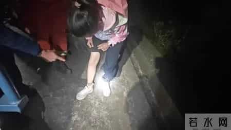 “叔叔快点,妈妈知道要打我的” 安宁一女孩膝盖被卡住打119求助