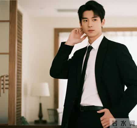 董事长突发阑尾炎，我垫付了3万手术费，发奖金时，我账户多一个0