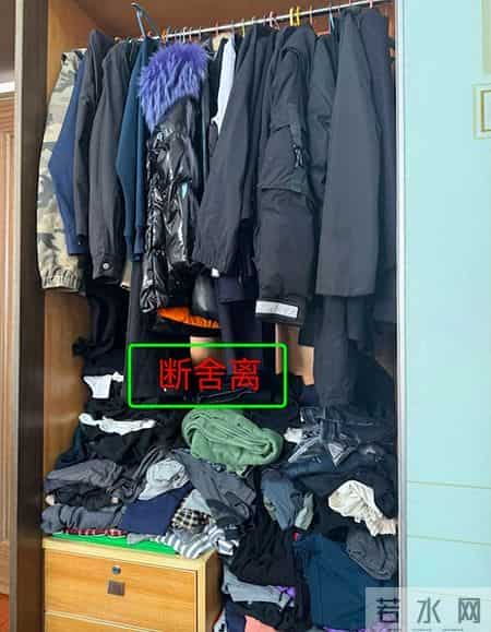 断舍离后，我劝中年男别买这5类“冬装”，穿一次尴尬一次还显土