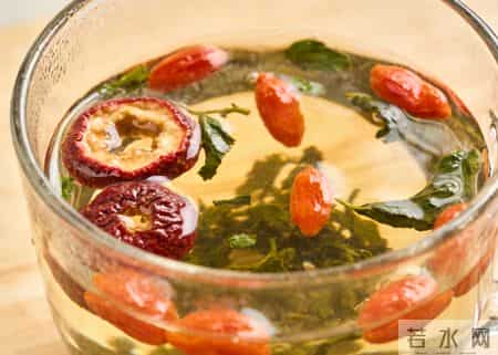 公认的血脂“克星”不是洋葱、木耳！山楂+它，调血脂、延缓衰老