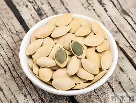 研究发现常吃南瓜子，前列腺增生、尿频、全因死亡率, 比同龄人低