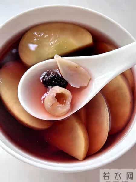 苹果这样煮，睡前一碗，沾床就睡像婴儿！雷打不醒的日子终于来了