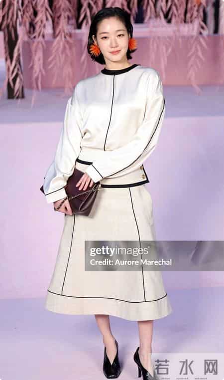 巴黎这一夜，周迅惊艳亮相，刘雯脸部瘦脱相，金高银松弛感拉满