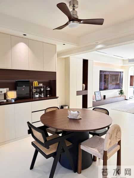 上海一夫妇晒出30万装修的家，看了才知道什么叫高级，客厅是亮点