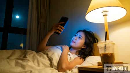 女人抗衰老:戒掉这3个坏习惯,比涂多少护肤品都强。