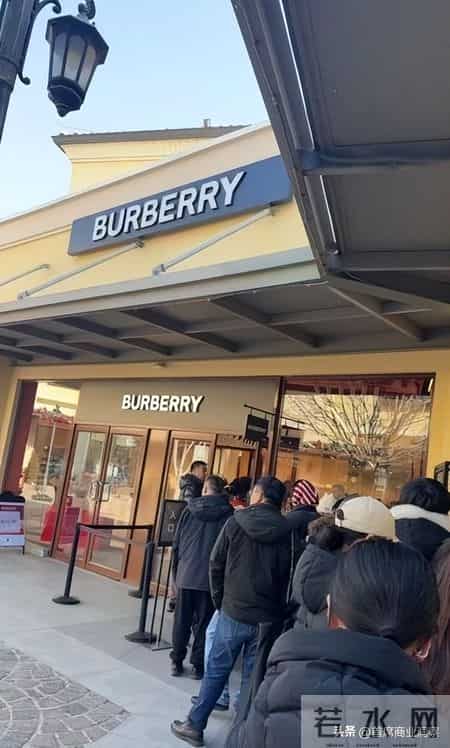 7天5.2亿！京圈“捡漏天堂”，要被卖了！网友：三折Prada真香