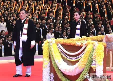 诗妮娜贵妃印度之行结束，4天换了5套造型，41岁生日复出试水成功