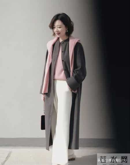 今年流行“灰+粉”，穿出高级的时髦感