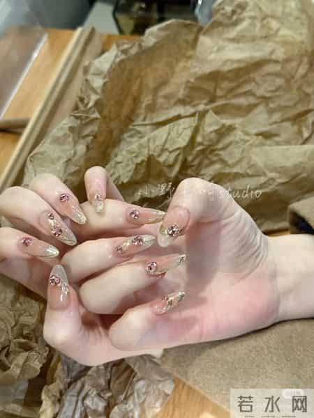 跟新年很适配的贵气美甲更新啦