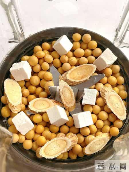 不要每天当水喝，我怕你过年回家脸蛋又白又亮