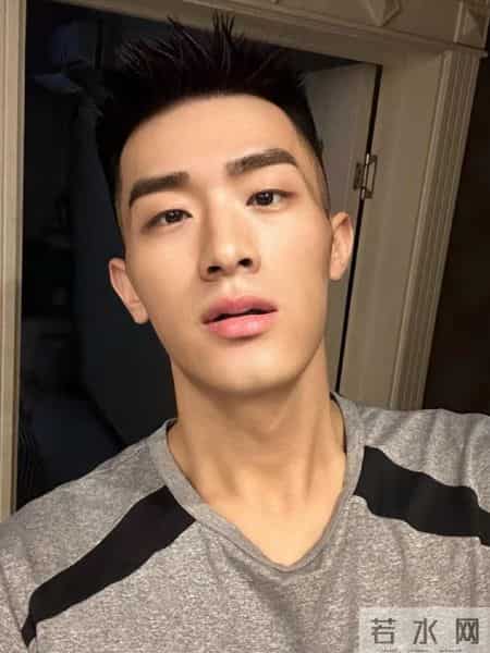 寸头与笑涡，少年感的终极答案（推粉丝16.8w）