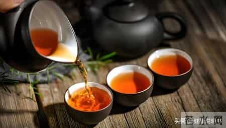 医生研究得出：大量喝茶的高血脂患者，不用多久，身体或有5变化