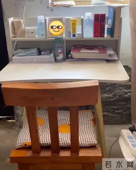 “网恋都不敢视频!”女大学生晒农村的家,自卑到不愿意放寒假!