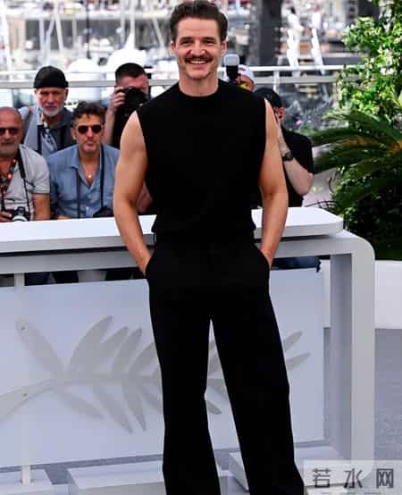 欧美男性年长更具魅力的原因：不穿老年服饰，不留光头，精致且高雅