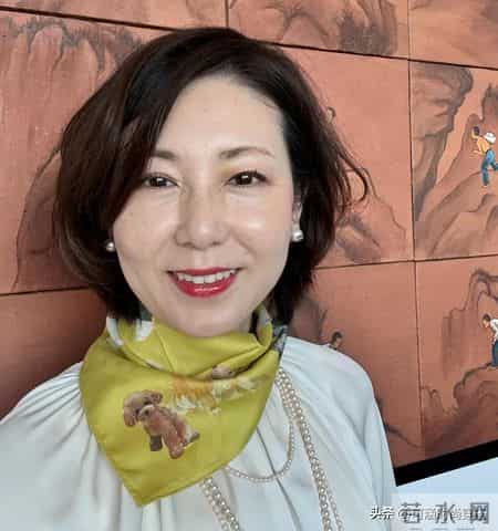 50岁以后怎么穿不显老？我靠这3步，彻底告别大妈感