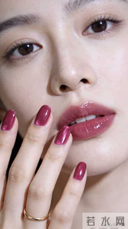 清透妆造+金戒指，这是不是你想要的纯欲感？