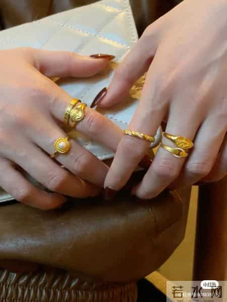 黄金戒指叠戴
