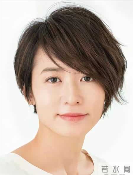 “大妈发型”有多暴露老态？看完3组对比就知道，年纪越大越油腻