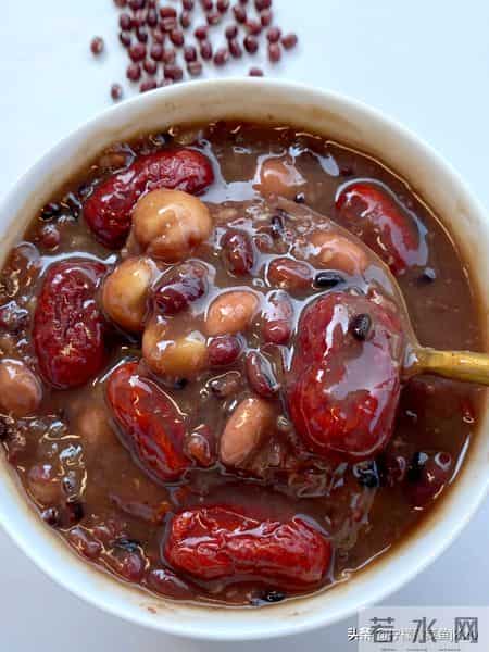 明日腊八，再忙也要记得吃3菜1粥，为家人祈福，平安顺遂过寒冬！