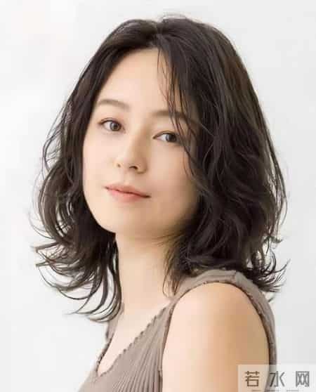 “大妈发型”有多暴露老态？看完3组对比就知道，年纪越大越油腻