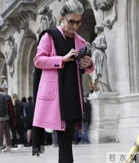 这才是巴黎奶奶“老得慢”的秘诀，裤子永远短一截，头发不乱