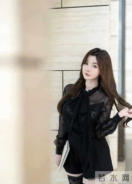 优雅知性的黑色衬衫裙，既柔软又质感满满