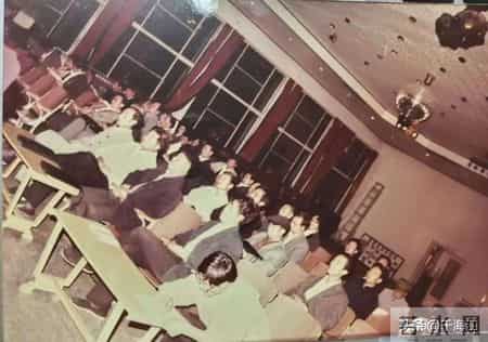 我九十年代在阿拉沟曾当过临时广播员，同事说我口播通知像念悼词