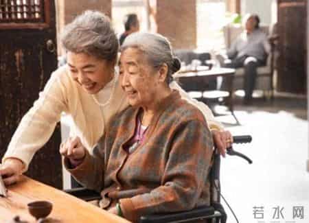 爷爷去世后，我家就再没回去过，出差路过，我发现院内竟有人居住