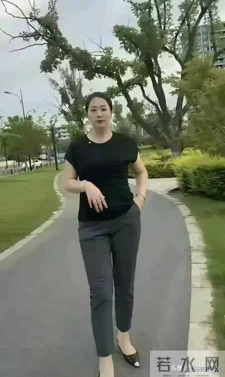 她这大体格子就是顶级成熟女性的魅力 微胖女人天花板呀