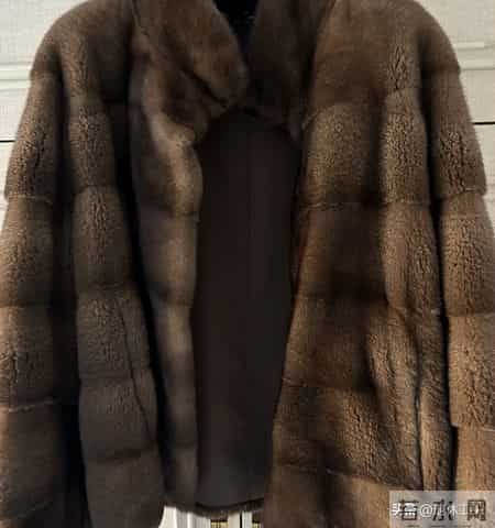 过年买衣服，最好别买这6种，不好看还显土，买了就是浪费钱