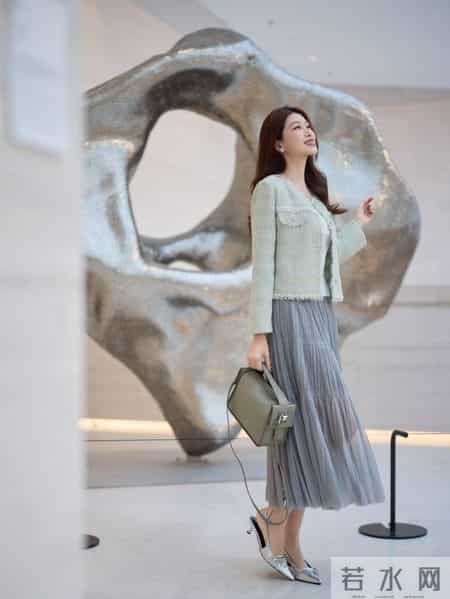 广东省台主持人彭婷婷日常通勤装穿搭美拍，优雅又温婉的大姐姐