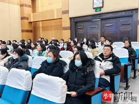 丹徒法院公开审理物业项目经理贪污案，100 余行业代表旁听受警示