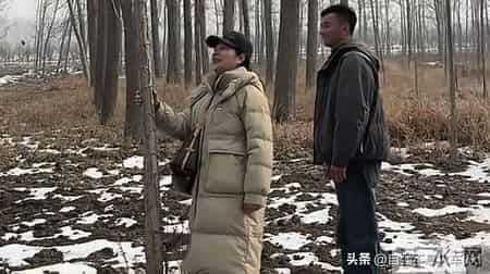 厉爸爸这牙齿笑的都合不上了,看到小老二这满满的自豪感。