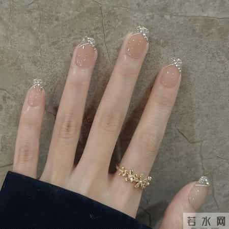 富家千金的本命美甲！碎钻法式边温柔到发光