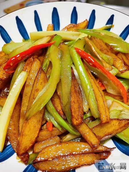 冬天使劲吃，维C是橙子的8倍，八毛一斤的“菜王”，别不懂吃