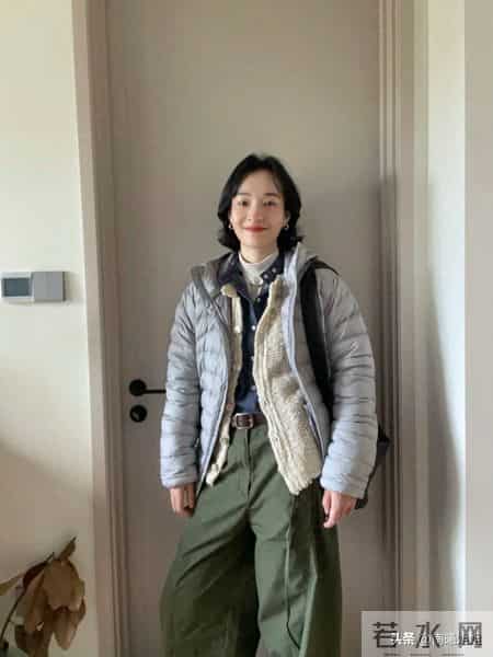 面包服、大衣都不时兴了，今年满街都在穿“排骨羽绒服”，特显瘦