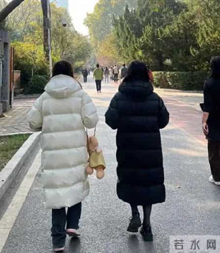 降温后才发现，羽绒服跌落神坛，这3种外套好穿实用还百搭！