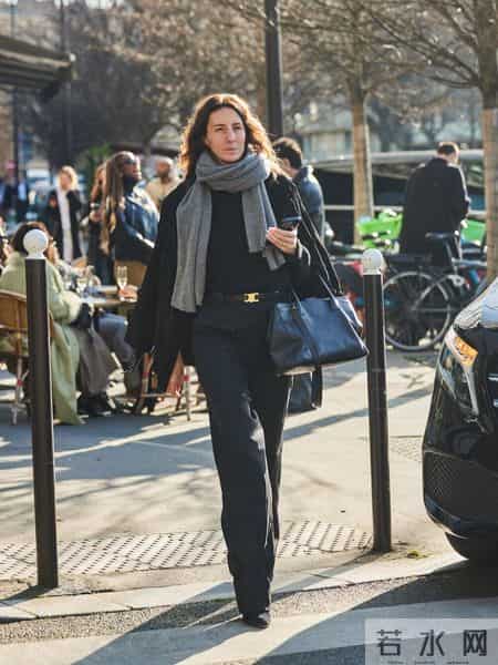 不得不说，法国女人才是最会穿的，不管是20还是80岁美的松弛优雅