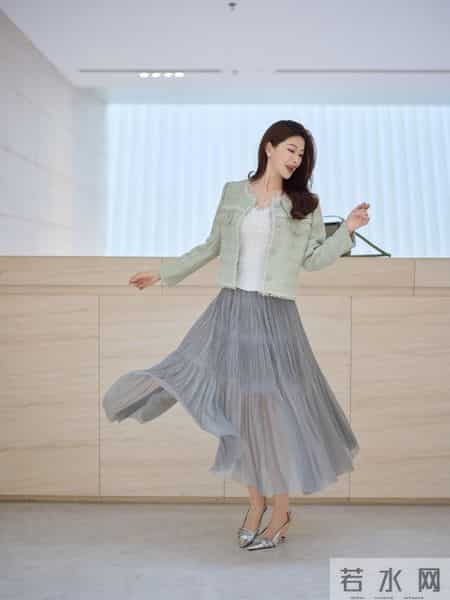 广东省台主持人彭婷婷日常通勤装穿搭美拍，优雅又温婉的大姐姐