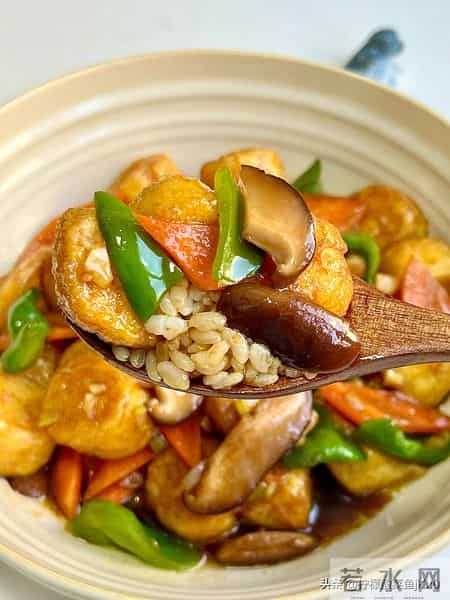 明日腊八，再忙也要记得吃3菜1粥，为家人祈福，平安顺遂过寒冬！