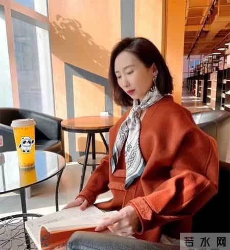 被上海地铁奶奶圈粉了！出门不是“裹围巾”就是“戴帽子”，洋气