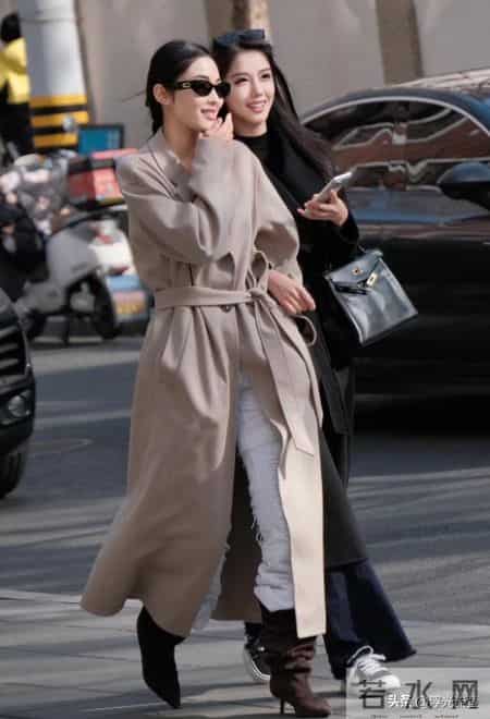 被上海街拍惊艳到了！衣穿简约、少穿运动鞋，反而更洋气高级