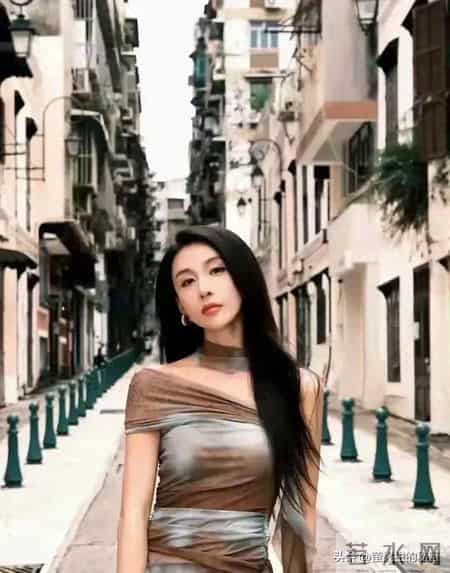 多少富二代败在她的石榴裙下，可惜就是太多情，感情生活有点丰富