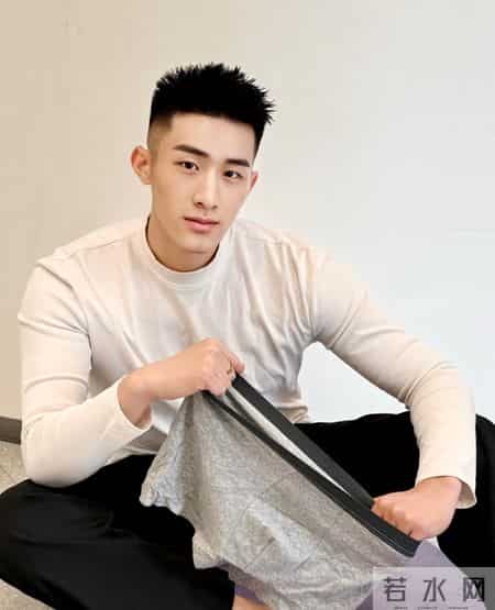 寸头与笑涡，少年感的终极答案（推粉丝16.8w）