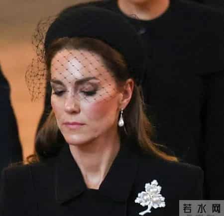 看完中国大妈，再看法国女人，我发现：老了要少戴手镯、项链！