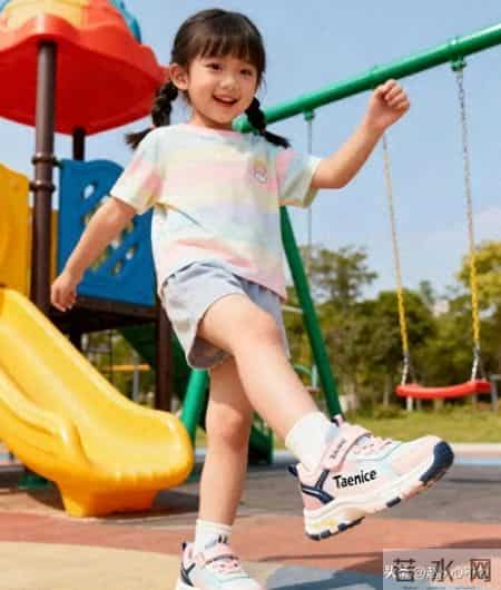 狂揽30亿！一双鞋1499元，“童鞋界爱马仕”收割中产，闷声发大财