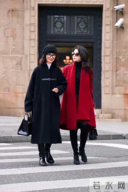 60+的她常常被夸衣品比女儿还好，她的时髦经验，都藏在穿搭里