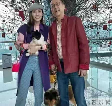 李嘉欣的衣服都是贵的，但能被她搭配成全都不好看也是不容易啊